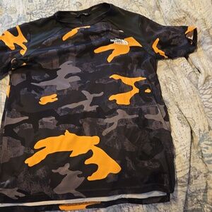 The North Face boys 18/20 tshirt